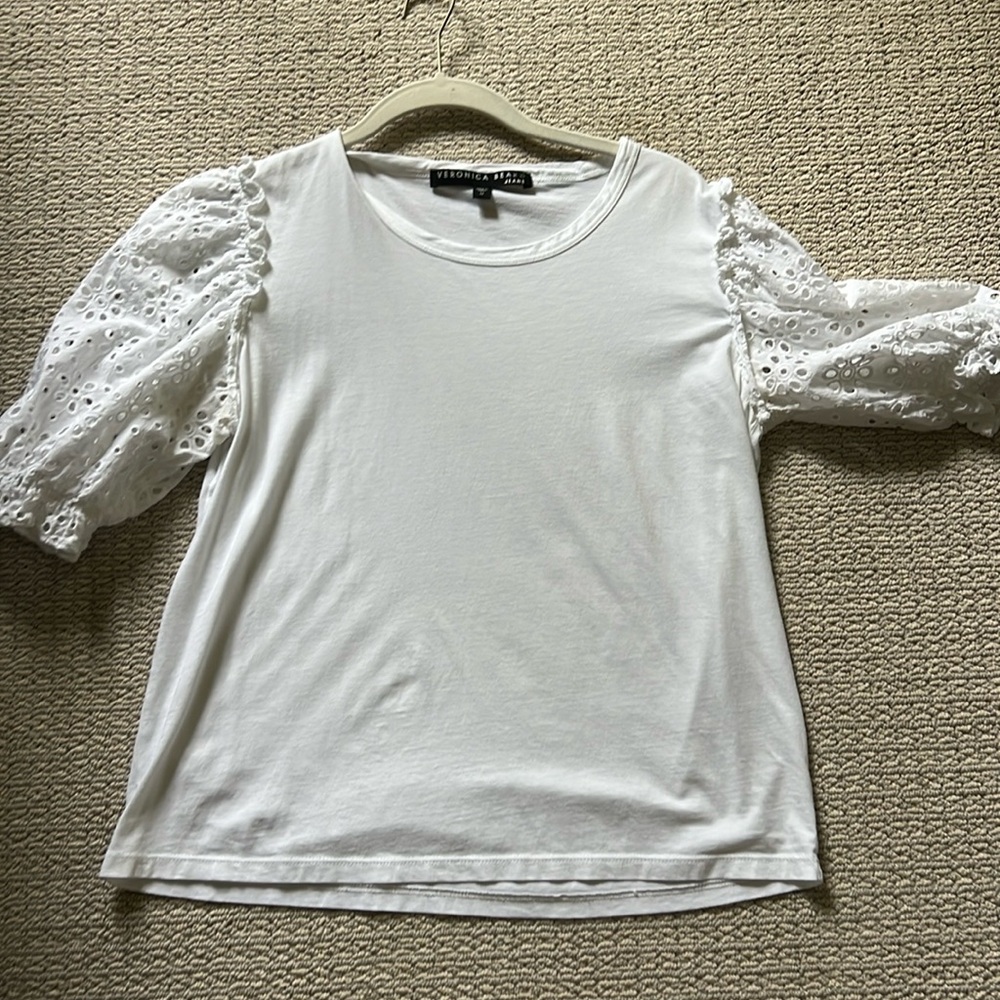 Veronica Beard, size M, white eyelit puff sleeve cotton t shirt.
